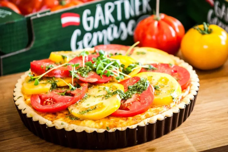 Parmesan-Tarte mit Ochsenherzparadeisern