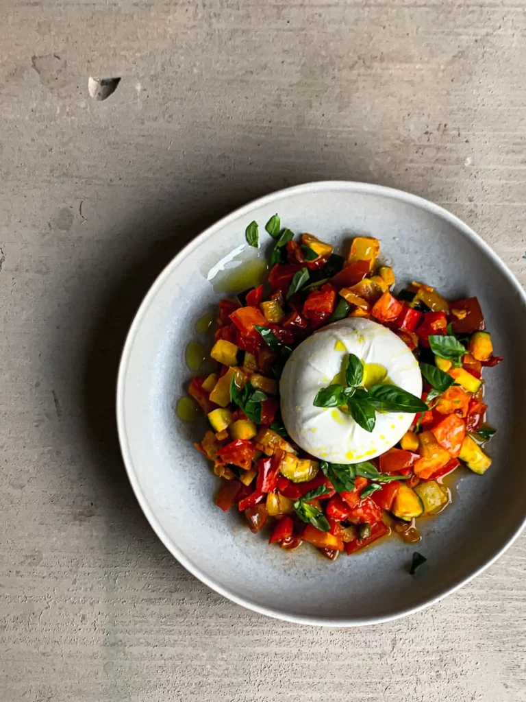 Caponata mit Burrata