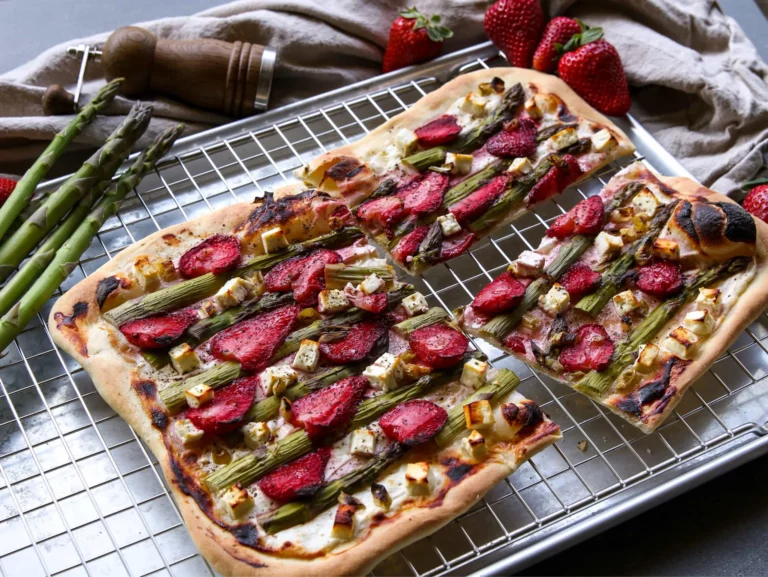 Erdbeer-Spargel-Flammkuchen