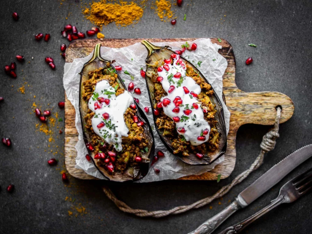 Gefüllte Aubergine mit Curry Rindfleisch