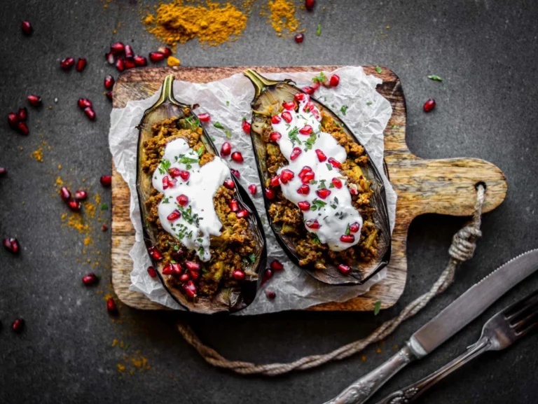 Gefüllte Aubergine mit Curry Rindfleisch