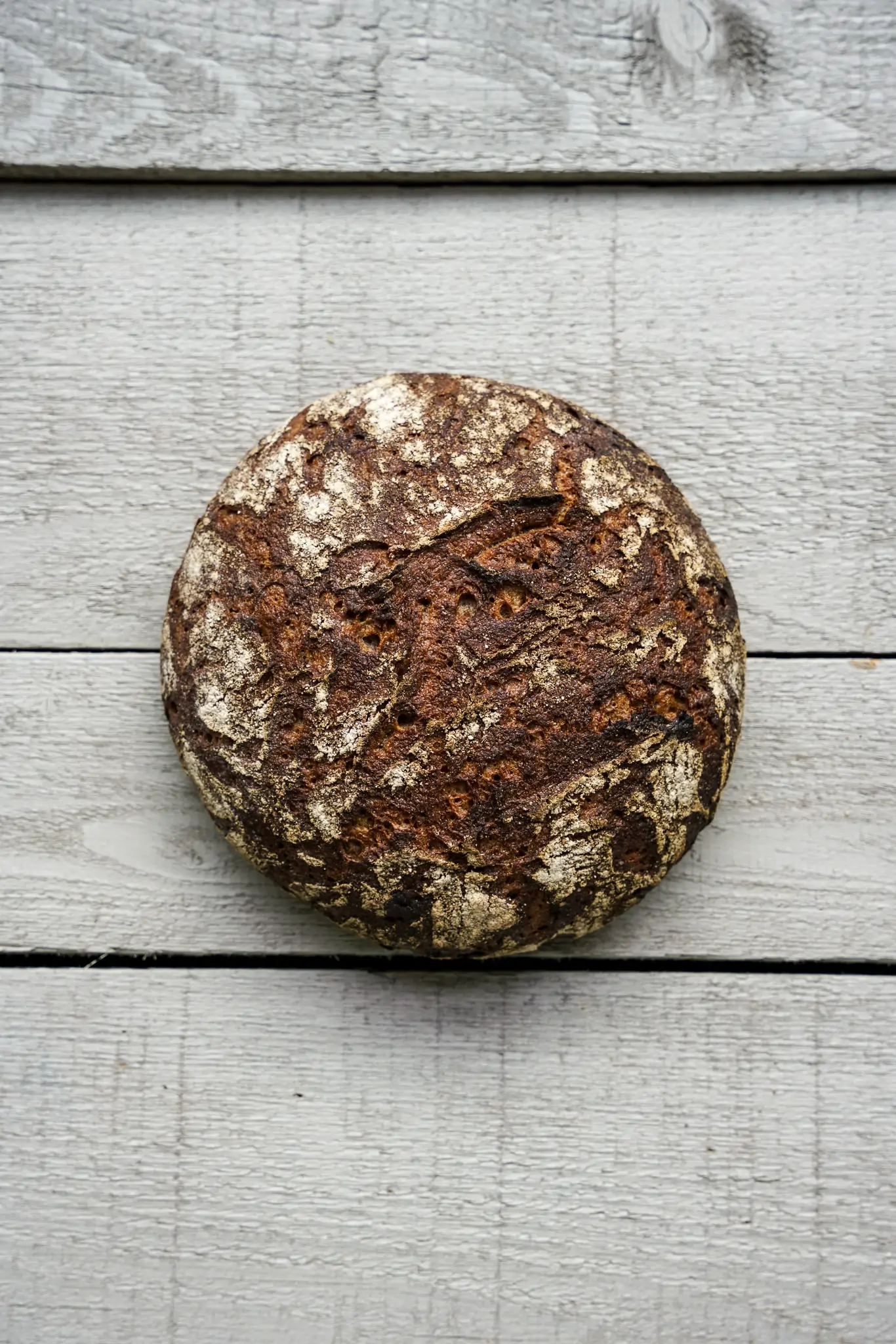 Roggen-Vollkornbrot mit Sauerteig: Rustikal, saftig und intensiv