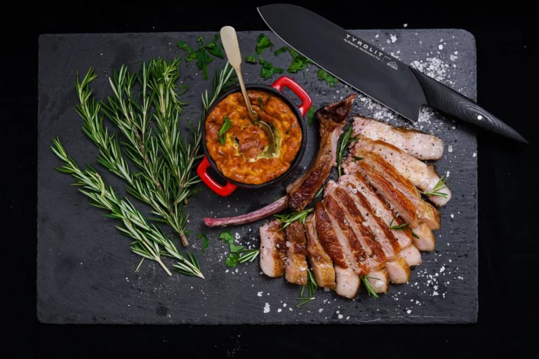 Tomahawk-Steak vom Schwein