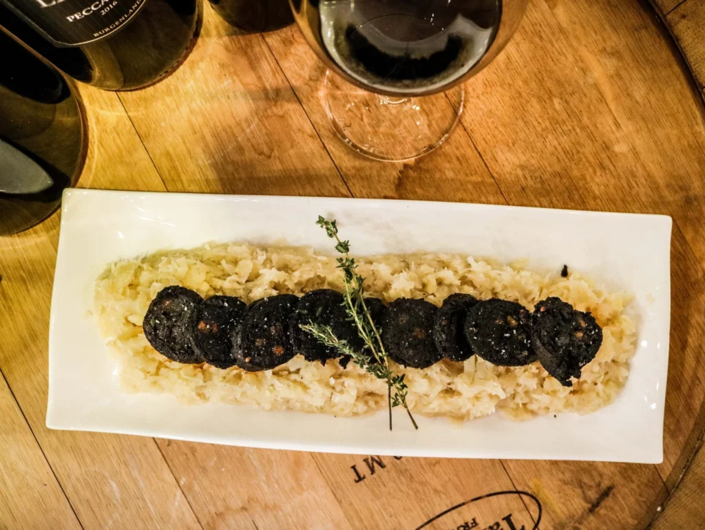 knusprige-blunzen-mit-birnenkraut