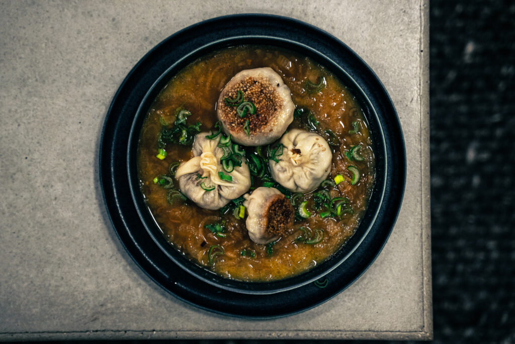 Pilz Dumplings in Zwiebelsuppe