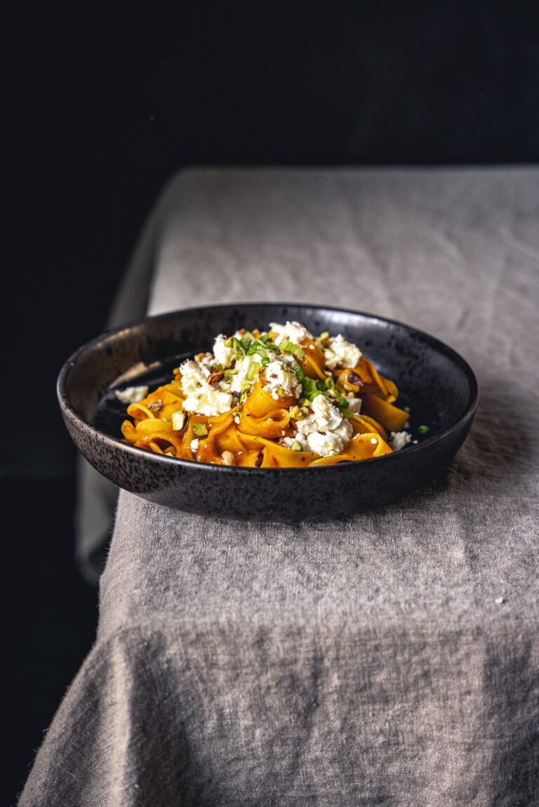 Kürbis Karotten Pasta mit Feta und Honig
