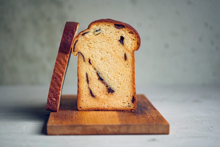 Striezel mit Schokostücken