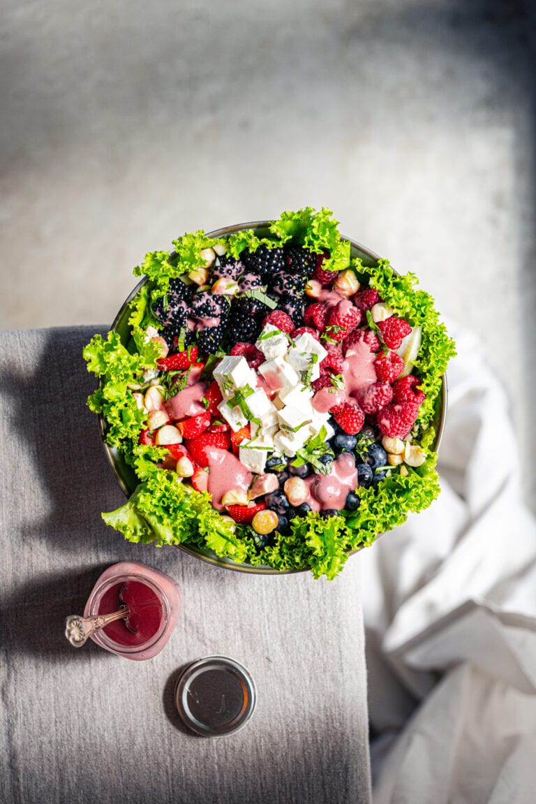 Grüner Salat mit Beeren-Vinaigrette