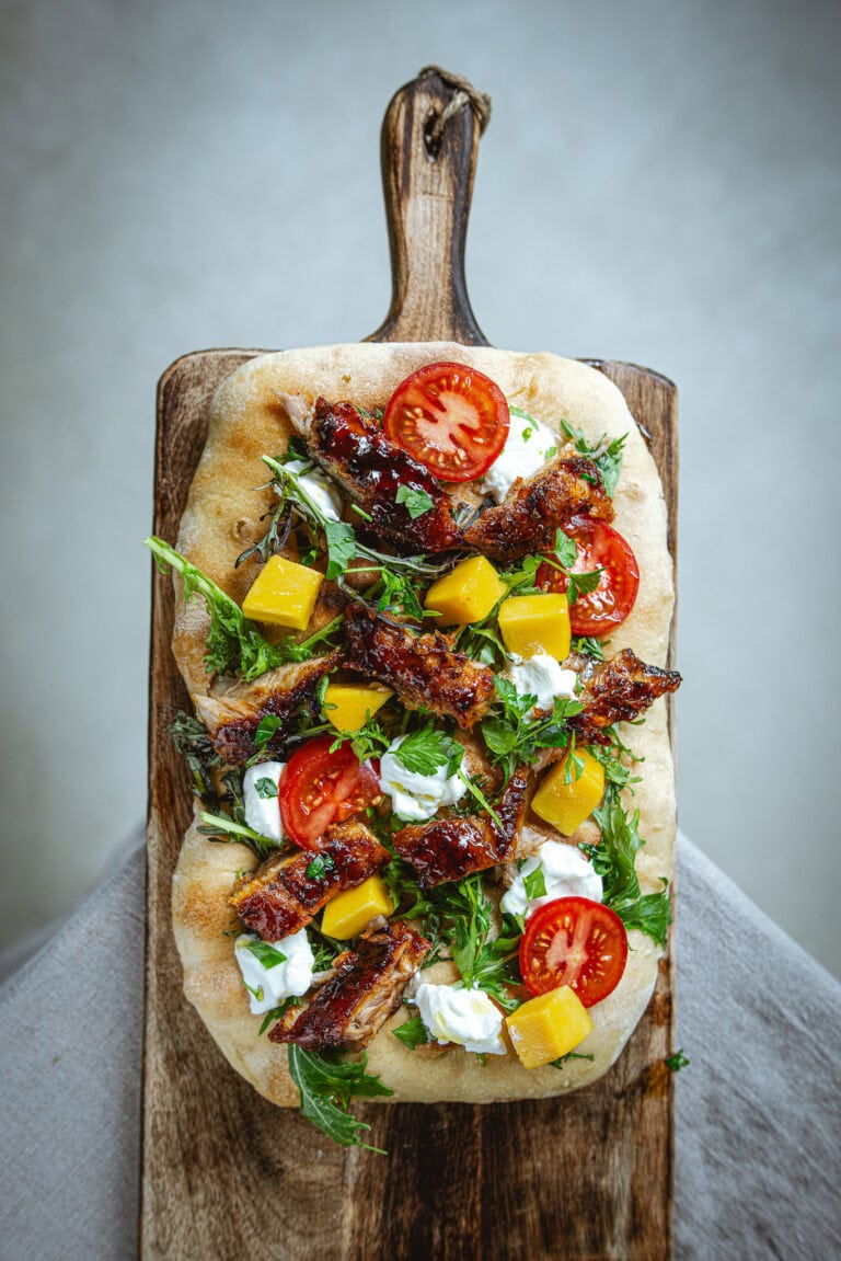 Spareribs Flatbread mit Almdudler-Glaze