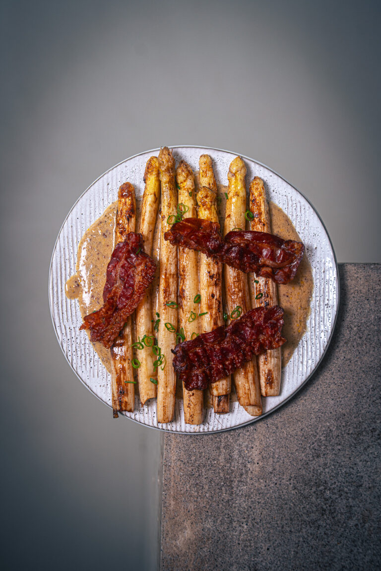 Weißer Spargel mit Weißweinsauce