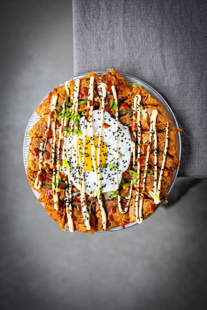 Kimchi Pancakes mit Käsefüllung