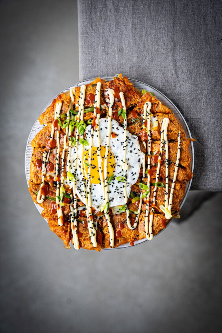 Kimchi Pancakes mit Käsefüllung