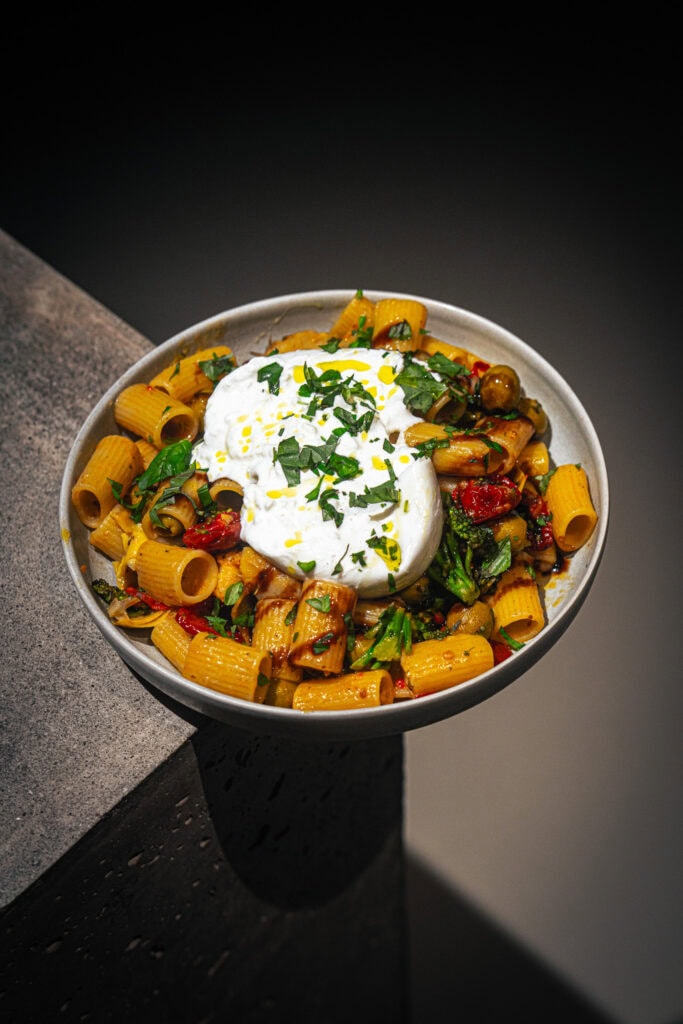 Mediterrane Rigatoni mit Burrata & Balsamico