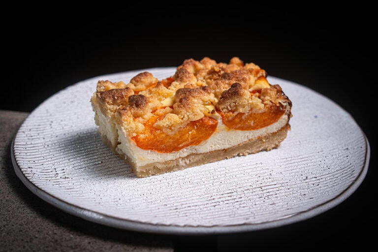 Marillen Topfenkuchen mit Streuseln