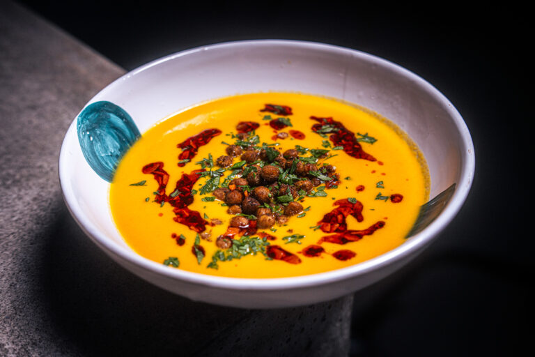 Cremige Karottensuppe mit Miso