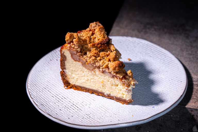 Apple Crumble Cheesecake