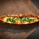 Pide mit Fleisch und Käse