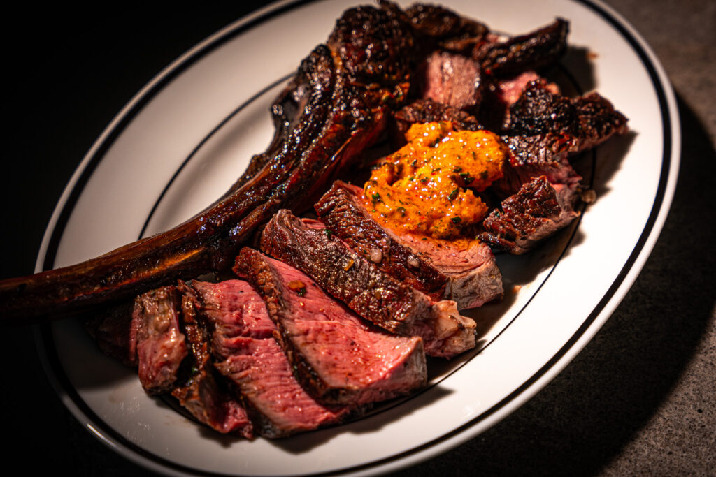 Tomahawk Steak mit Cafe de Paris Butter