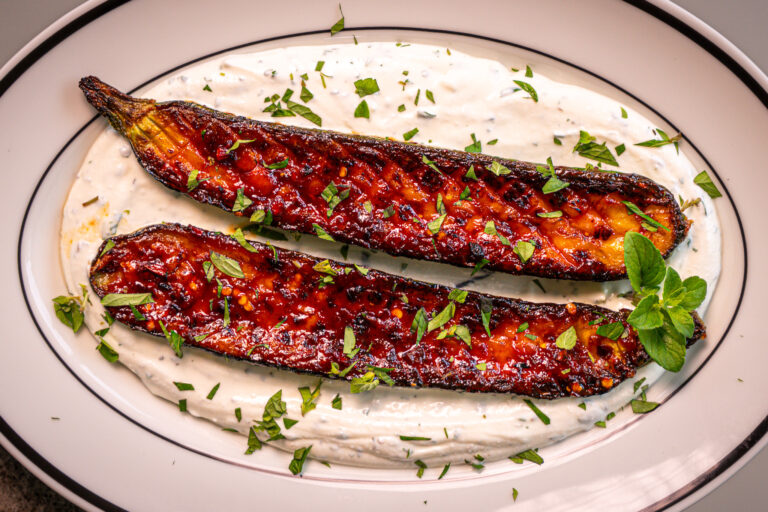 Glasierter Zucchini vom Grill mit Feta-Creme