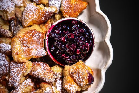 Zirben-Kaiserschmarrn mit Heidelbeer-Röster