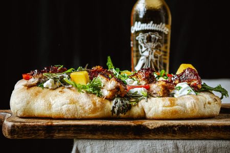 Spareribs Flatbread mit Almdudler-Glaze