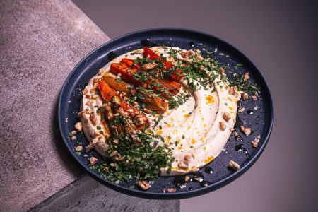 Bohnen Hummus mit geröstetem Wurzelgemüse