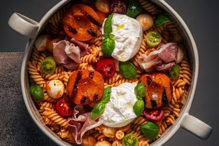 Pasta Salat mit gegrillten Marillen