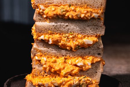 Scharfes Eiersalat Sandwich