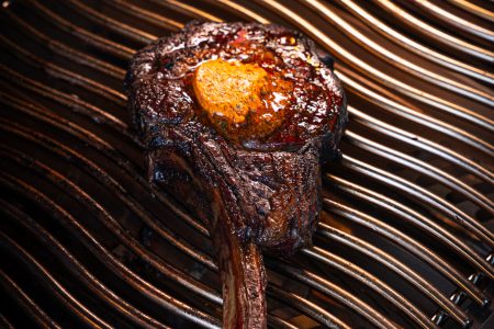 Tomahawk Steak mit Cafe de Paris Butter