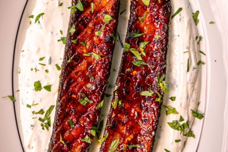 Glasierter Zucchini vom Grill mit Feta-Creme