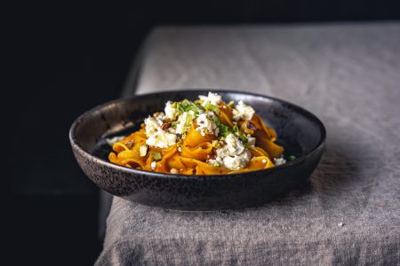 Kürbis Karotten Pasta mit Feta und Honig