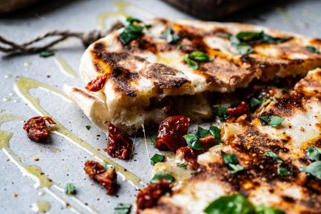 Mediterran gefülltes Naan