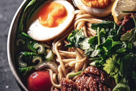 Vietnamesische Nudelsuppe mit Ente