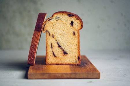 Striezel mit Schokostücken