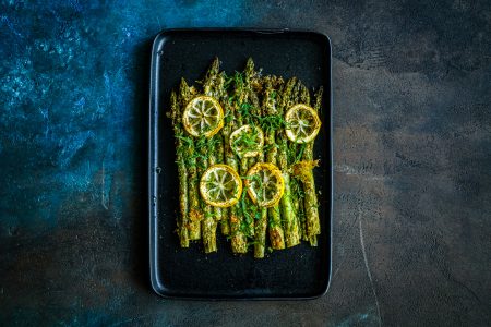 gegrillter grüner spargel grillen