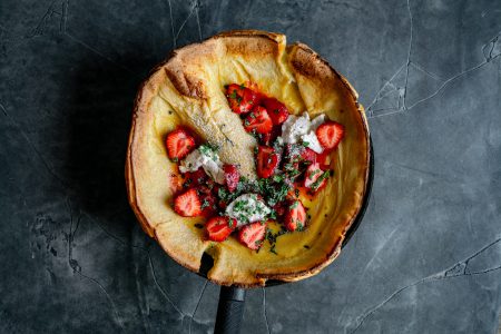 Dutch Babies mit Erdbeer Rhabarber Kompott