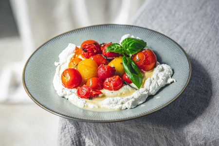 Sommergerichte - bunte Tomaten mit Ricotta Zitronenvinaigrette