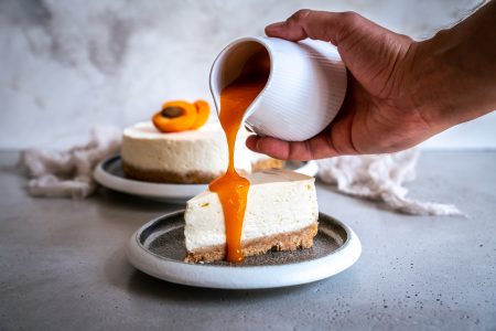 No-Bake Cheesecake mit Marillensauce