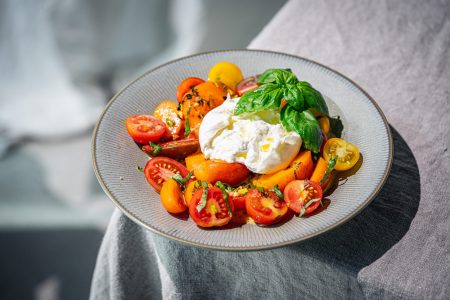 Geröstete Marillen Caprese Salat