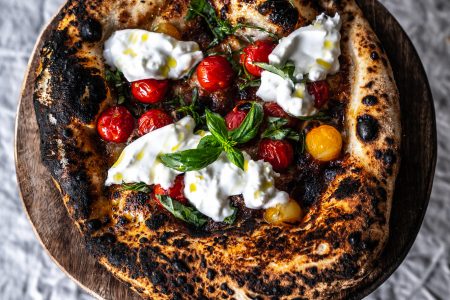 Pizza Bianca Aglio e Pomodoro