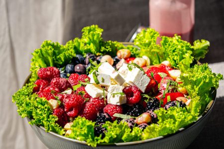 Grüner Salat mit Beeren-Vinaigrette