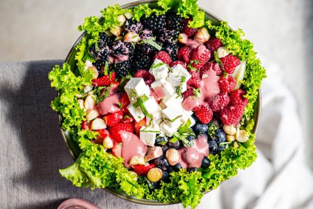 Grüner Salat mit Beeren-Vinaigrette