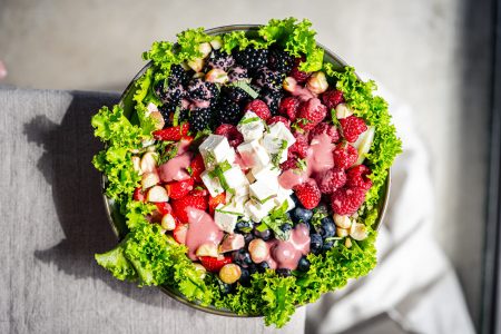 Grüner Salat mit Beeren-Vinaigrette