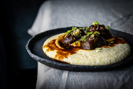 Geschmorte Schweinsbackerl in Cognacsauce