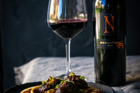 Geschmorte Schweinsbackerl in Cognacsauce