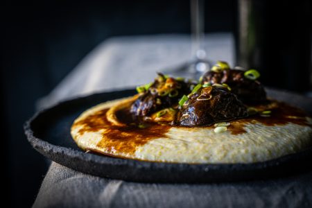 Geschmorte Schweinsbackerl in Cognacsauce