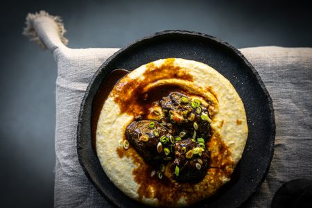 Geschmorte Schweinsbackerl in Cognacsauce