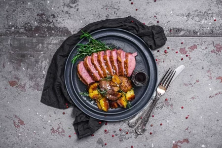 Entenbrust-mit-knusprigen-Mini-Kartoffeln-und-Rotweinsauce-2