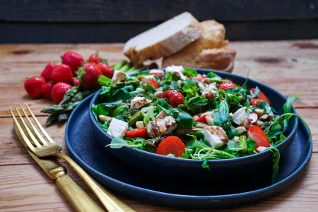 Erdbeer-Spargel-Salat mit Feta
