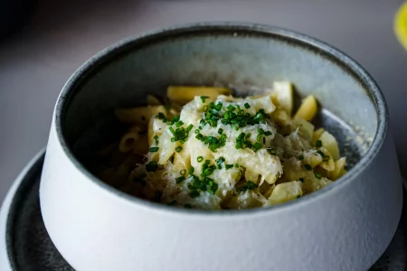 Kohlrabi-Pfanne mit Penne